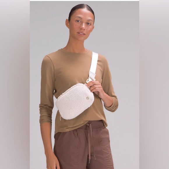 lululemon athletica Handbags - Lululemon fleece white bag